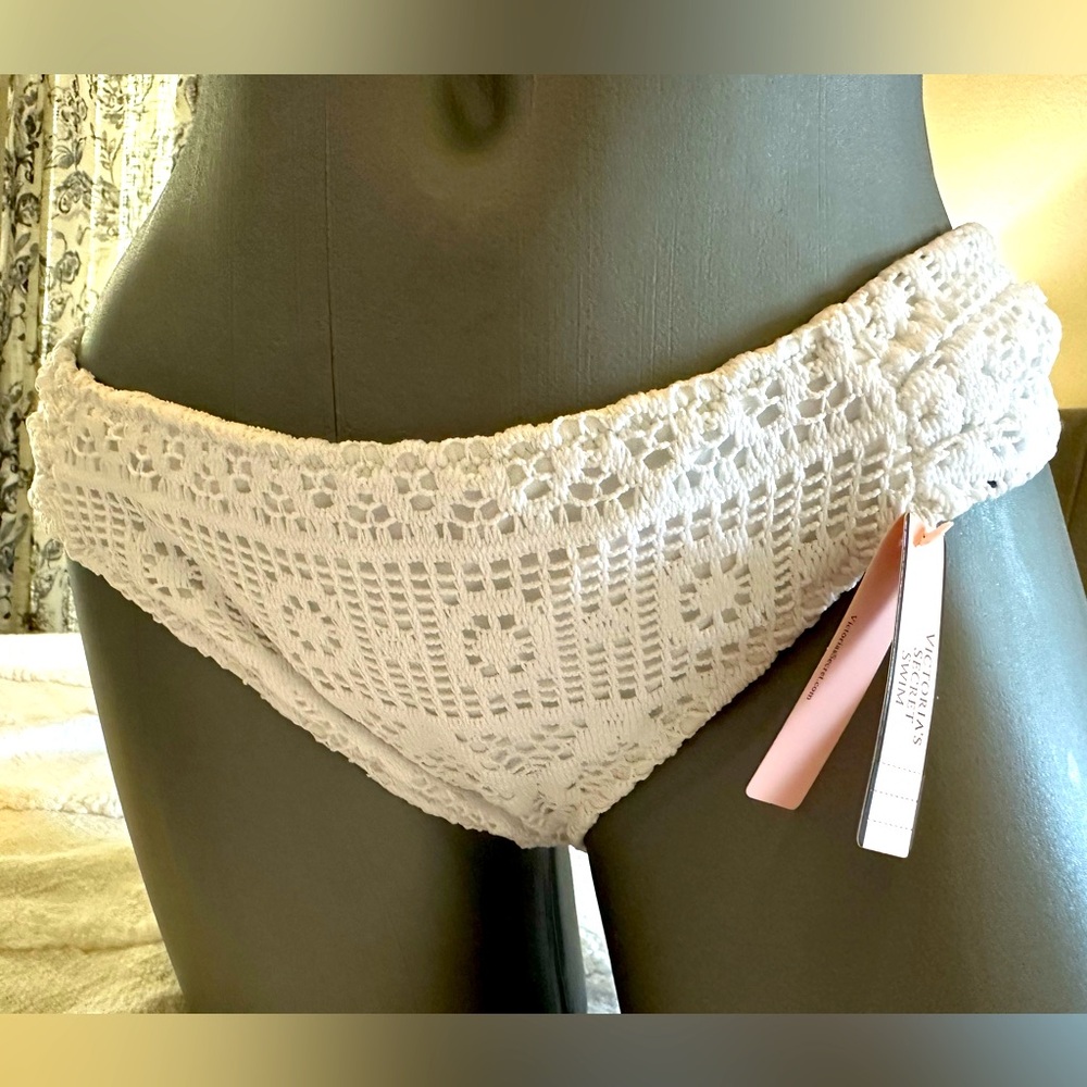 Victoria’s Secret White Crochet Lace Ruched Side Bikini Bottom Medium NWT